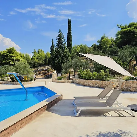 Broc Villa