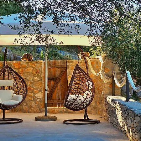 Broc Villa